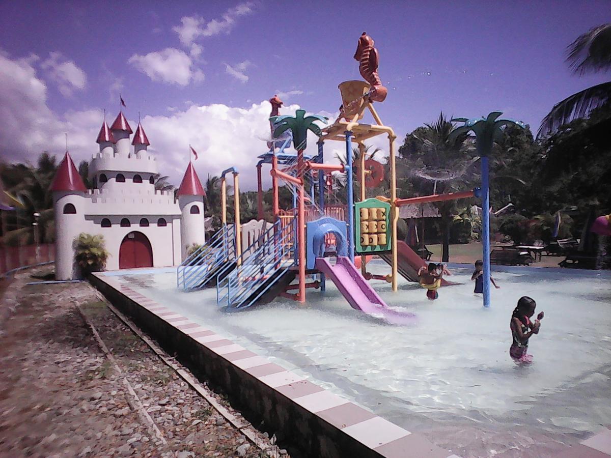 Gazebo Pools And Restaurant Hotel Cabadbaran Exterior foto