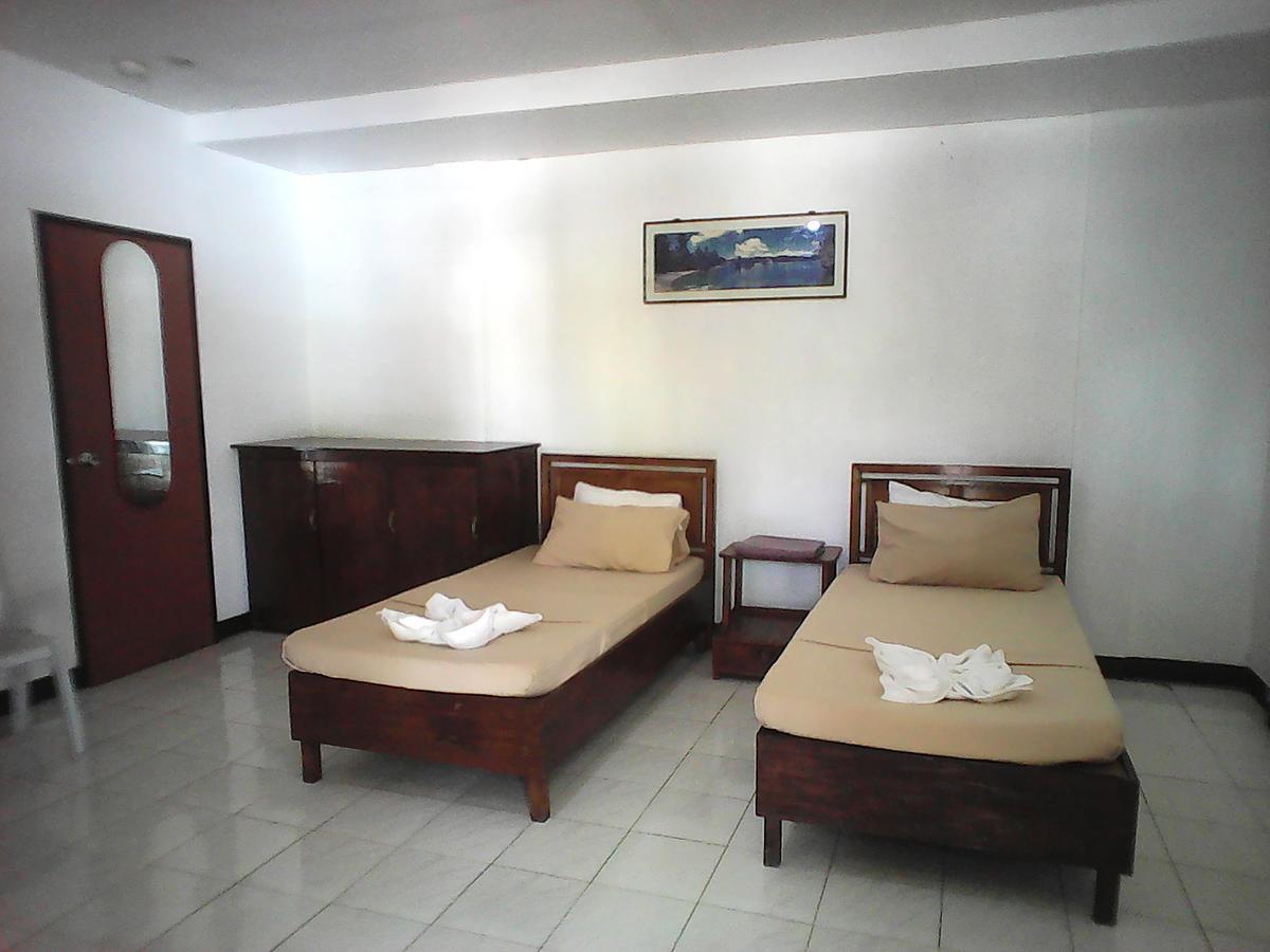 Gazebo Pools And Restaurant Hotel Cabadbaran Exterior foto