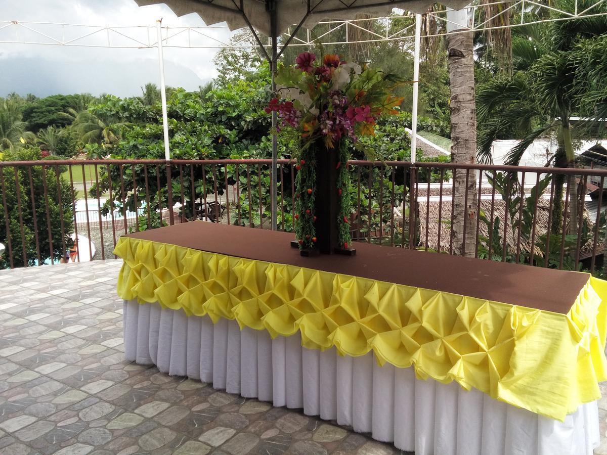 Gazebo Pools And Restaurant Hotel Cabadbaran Exterior foto