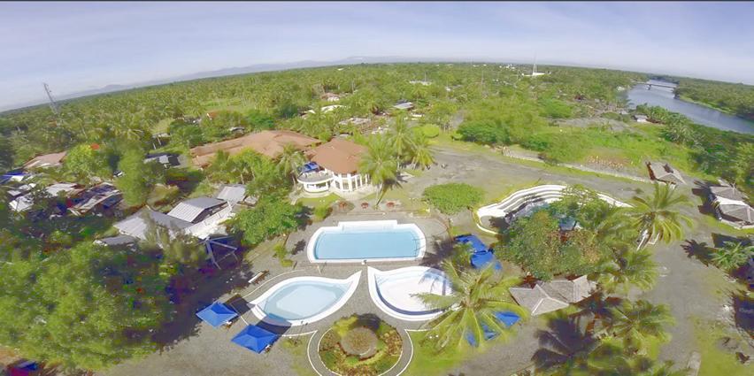 Gazebo Pools And Restaurant Hotel Cabadbaran Exterior foto